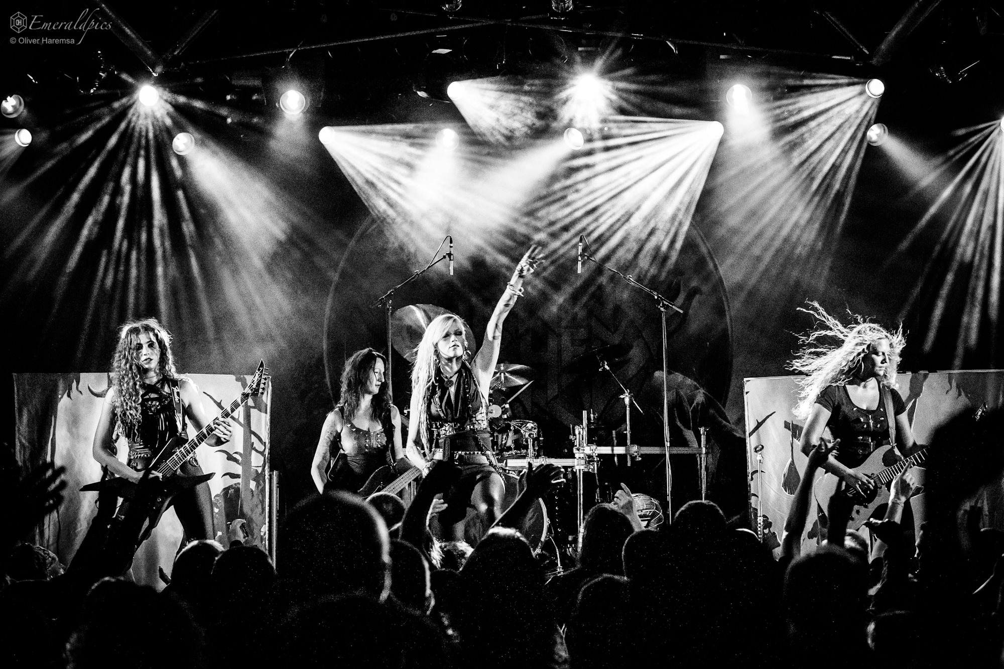 BURNING WITCHES SE PRESENTA EN SANTIAGO