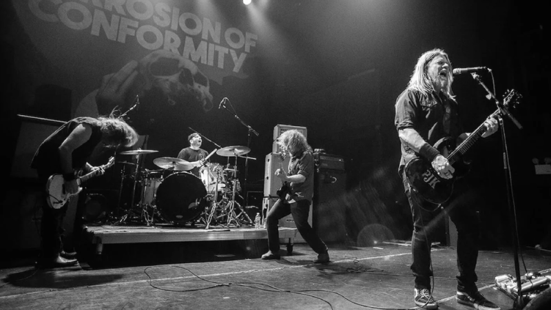 CORROSION OF CONFORMITY AGENDA SU REGRESO A SANTIAGO